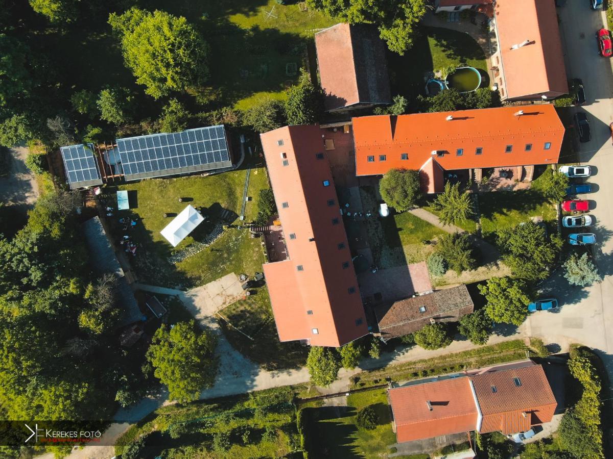 Natura Panzio&Apartmanhaz Orfu Exterior photo