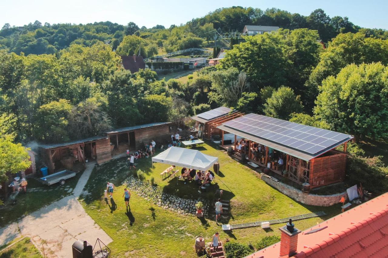 Natura Panzio&Apartmanhaz Orfu Exterior photo