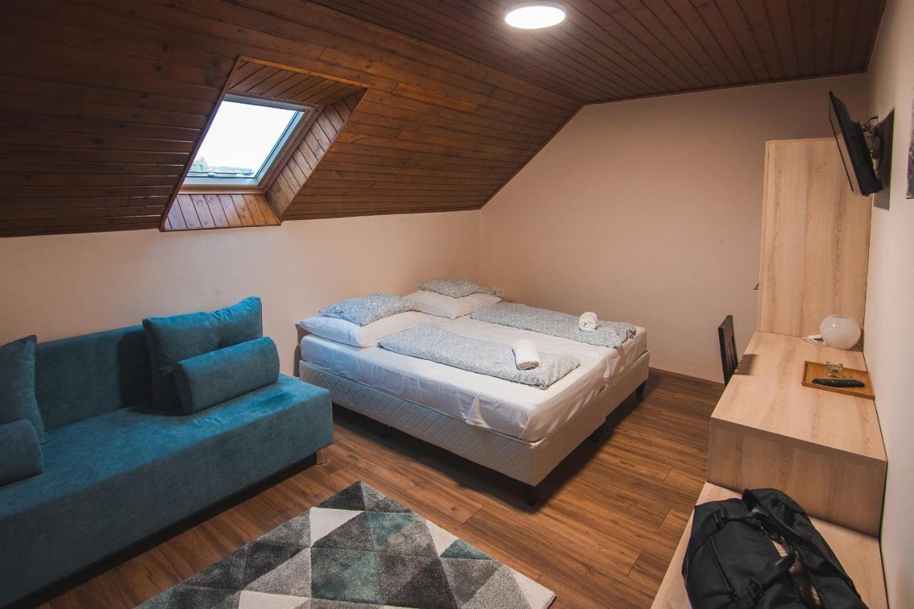 Natura Panzio&Apartmanhaz Orfu Exterior photo
