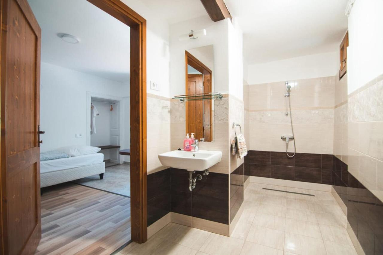 Natura Panzio&Apartmanhaz Orfu Exterior photo